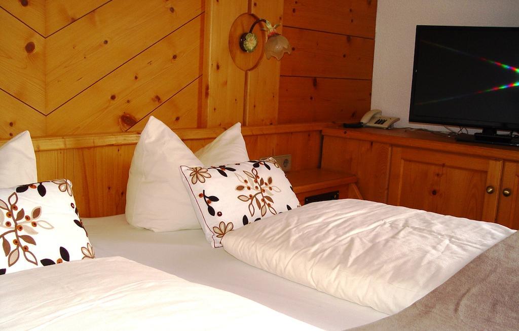 Hotel Garni Apart Elfriede Fiss Room photo
