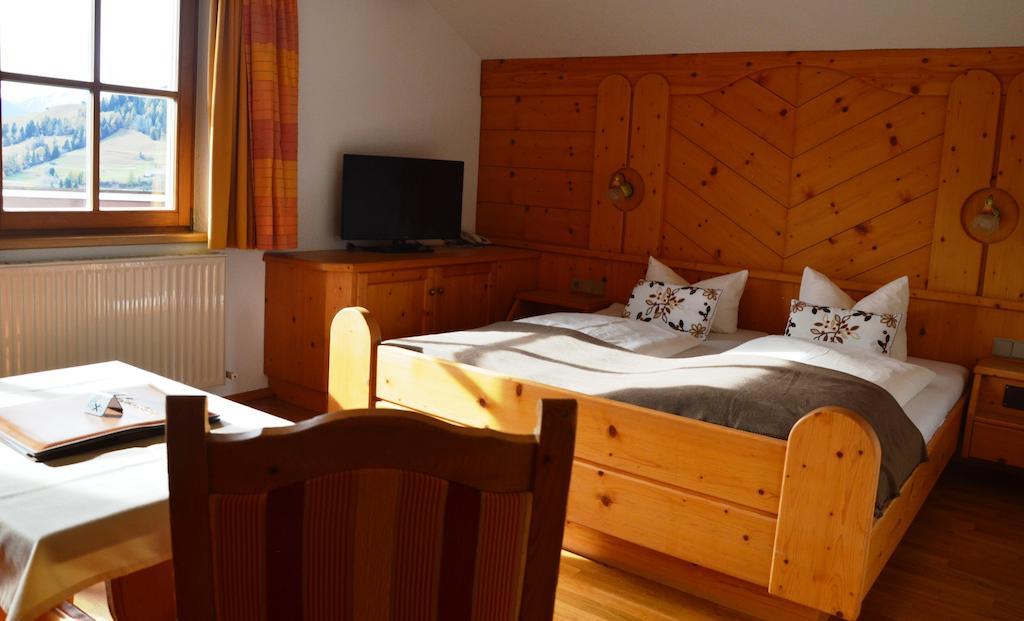 Hotel Garni Apart Elfriede Fiss Room photo